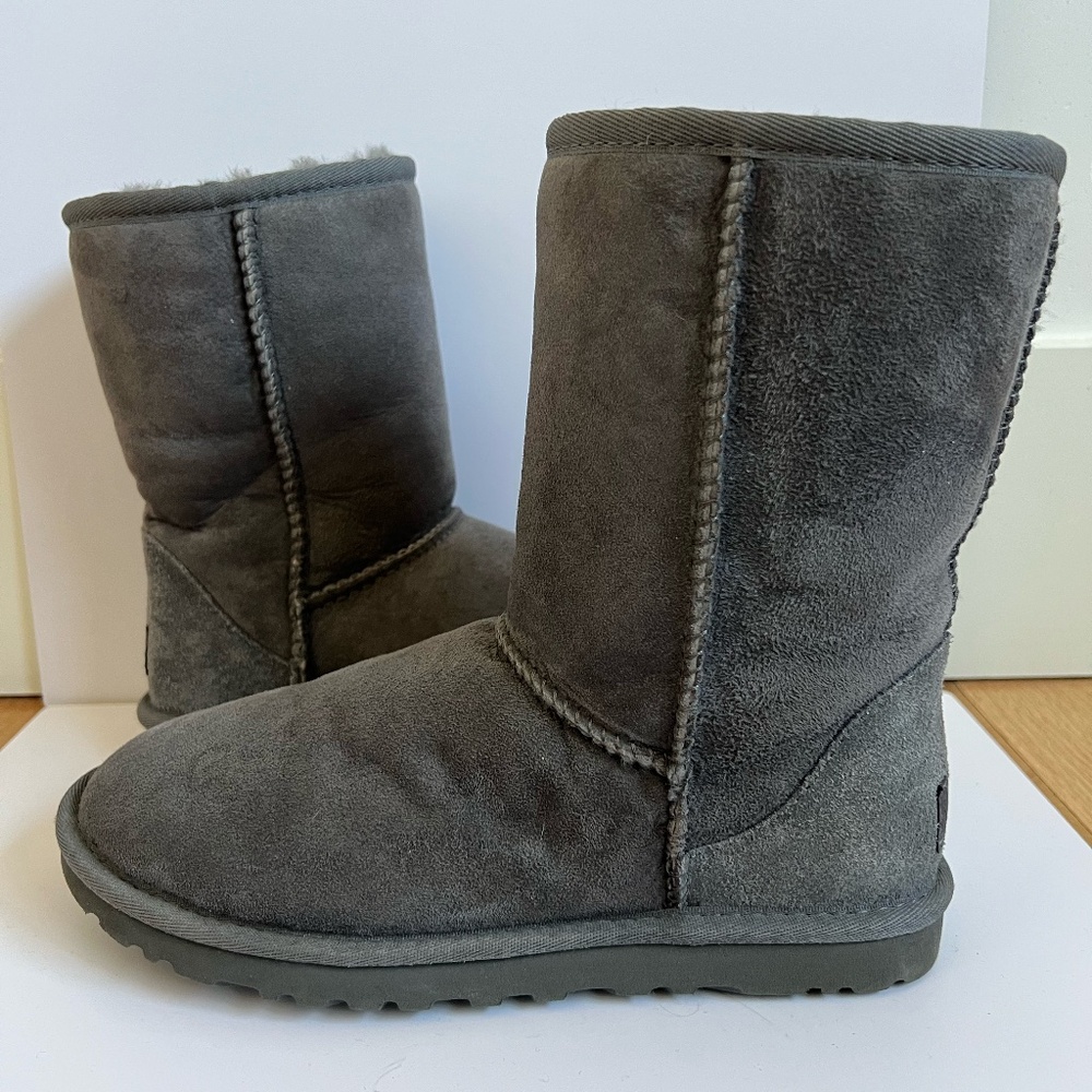 UGG Australia Classic Short II Boots Gray Suede Size 6 Women